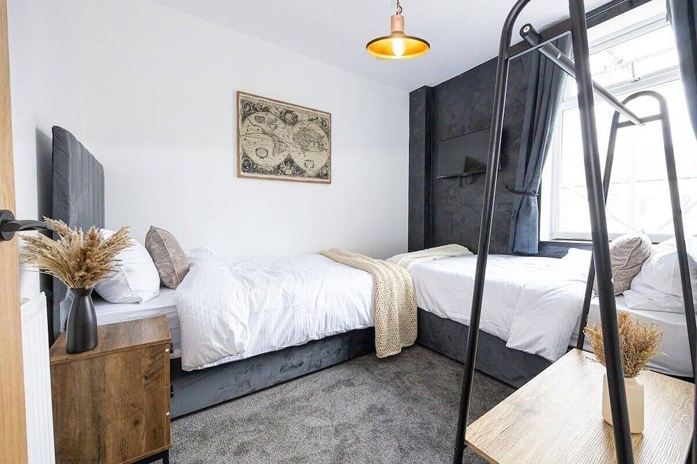 Midnight Manor High Speed Wi-Fi in Leigh, Grand Manchester