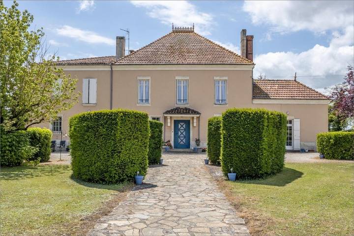 Location de vacances pour 4 personnes, avec Jardin et Vue à Matha
