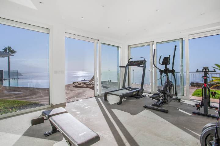 Villa 'Crystal Ocean Villa' with Sea View, Heated Pool & Wi-Fi in El Sauzal, North Tenerife
