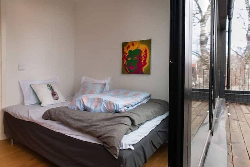 Modern townhouse on Arlanda - Stockholm metro line in Sollentuna kommun, Schwedische Ostsee