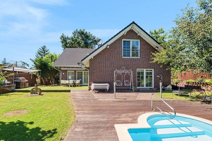 Ferienhaus für 9 Personen, mit Pool, mit Haustier in Falkensee