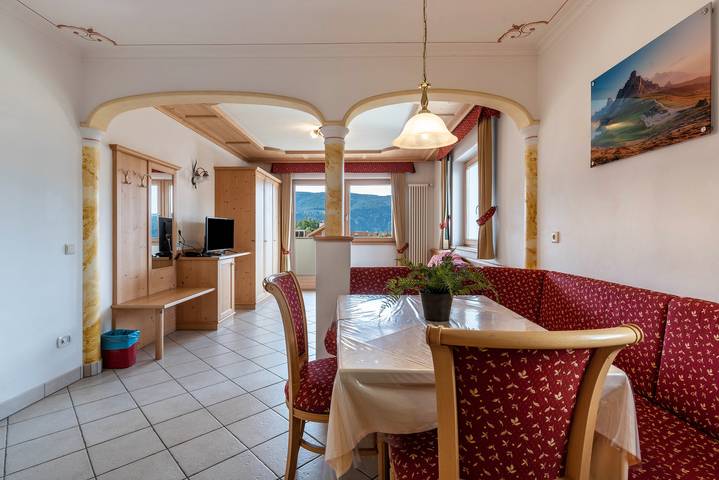 Ferienwohnung für 4 Personen, mit Sauna und Balkon, mit Haustier am Kronplatz