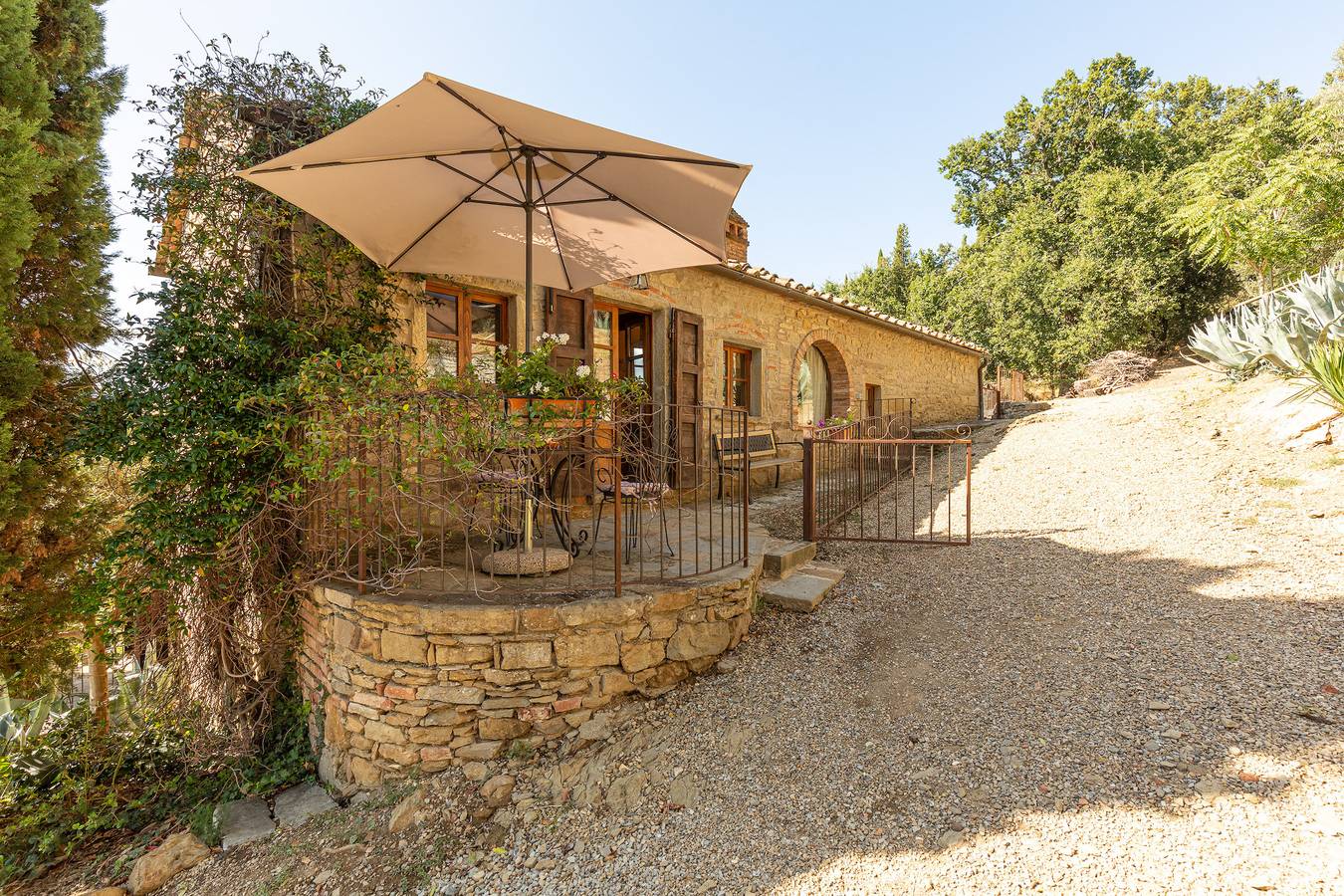 Agriturismo 'Borgo Dolci Colline Spa Querce' con piscina in comune, Wi-Fi e aria condizionata in Castiglion Fiorentino, Provincia di Arezzo