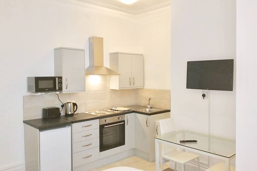 Entire apartment, Studio for 2 (ground floor) in fashionable North Shore in Blackpool Pleasure Beach, North West England