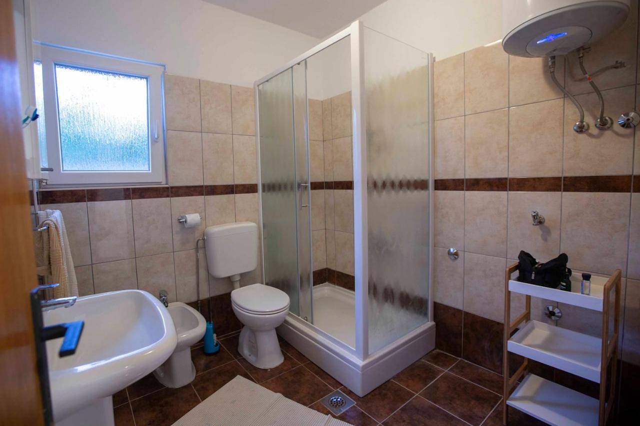 Ganze Wohnung, Single Room with Terrace in Šimuni, Pag