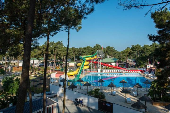 Location de vacances pour 8 personnes, avec Terrasse et Jardin ainsi que Bassin pour enfant et Piscine à Les Mathes