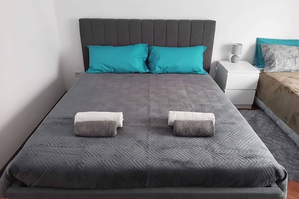 Appartamento intero, \"Valeri\" Vacation Rental in Sondrio - Peaceful Stay Near City Center in Sondrio (Città), Sondrio