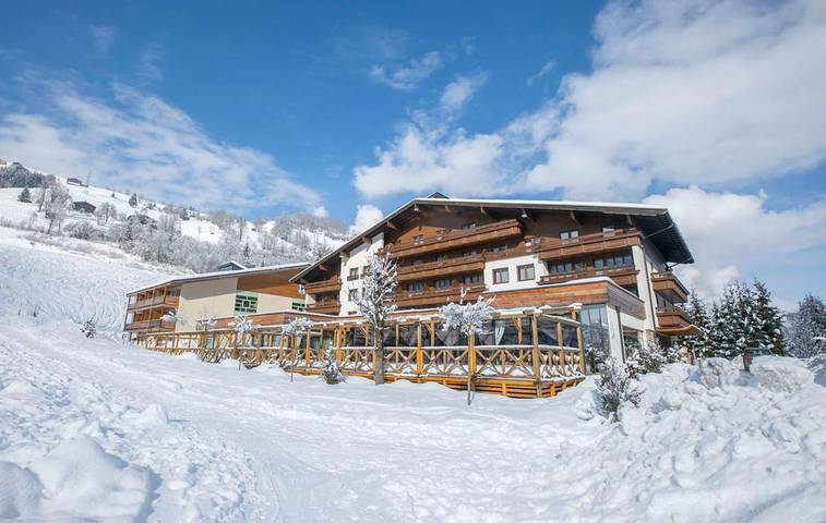 Hôtel pour 4 personnes, avec vue et terrasse ainsi que piscine et sauna