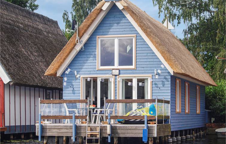 Ferienhaus für 4 Personen, mit Terrasse und Garten sowie Sauna und Seeblick in Mirow