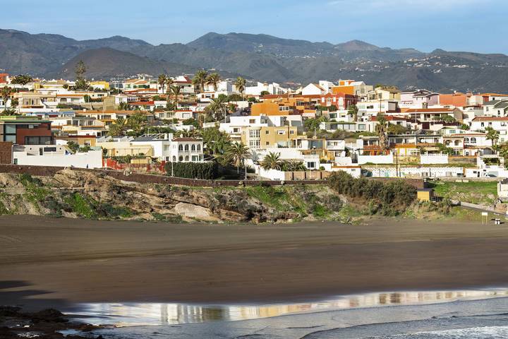 Appartamento intero, Apartamento Javier sulla spiaggia con animali domestici, terrazza e Wi-Fi in Playa del Hombre, Gran Canaria orientale