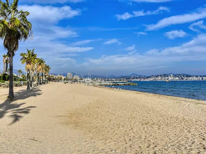 Gîte pour 4 personnes, avec terrasse dans Plage du Port Fréjus - 2