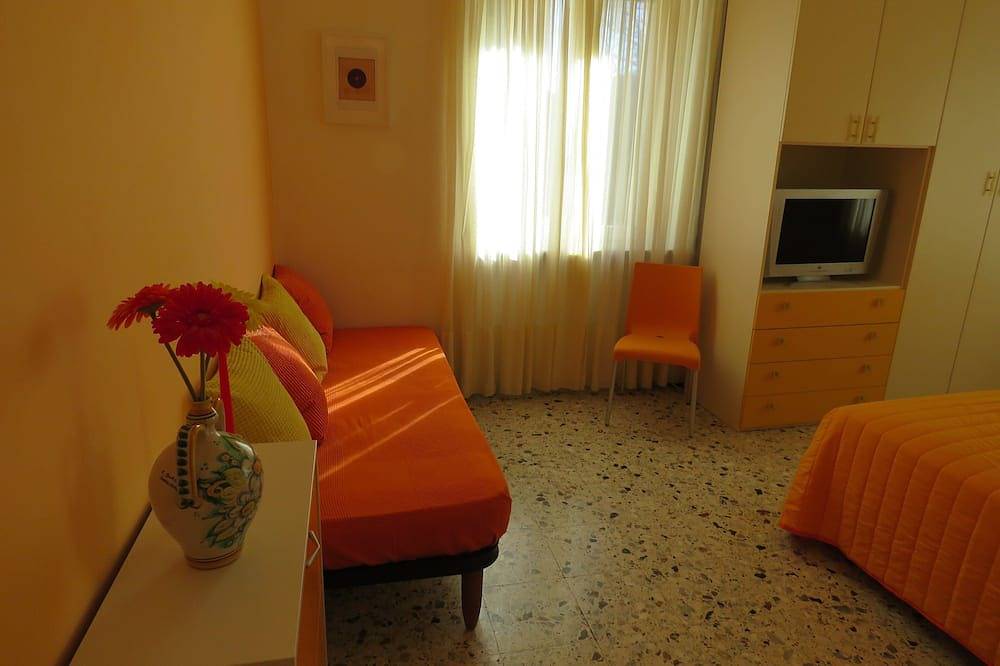 Ganze Wohnung, Close to the Cinque Terre with mooring for 2 + 1 beds in Montemarcello, Ameglia Gemeinde