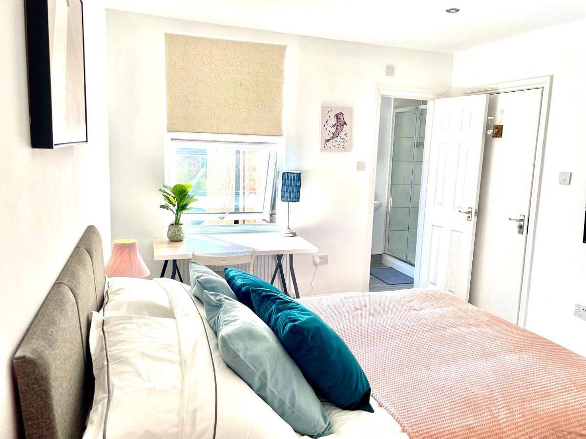Double Room in Coventry, Birmingham Area