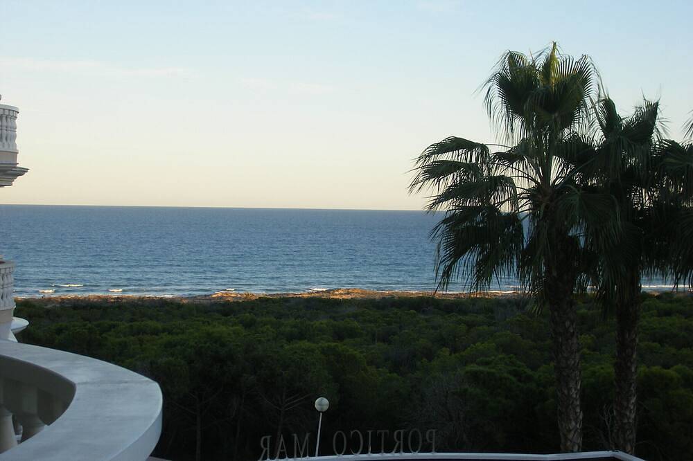 Apartamento entero, Lujoso apartamento con vista directa al mar (Wifi gratuito, a 5 minutos de la playa) in Playa Moncayo, Guardamar del Segura