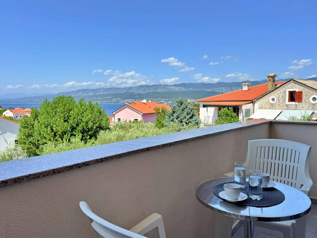 Appartement de vacances entier, Flat Dunato I.-with sea view, 320m from the sea in Silo (Krk), Krk