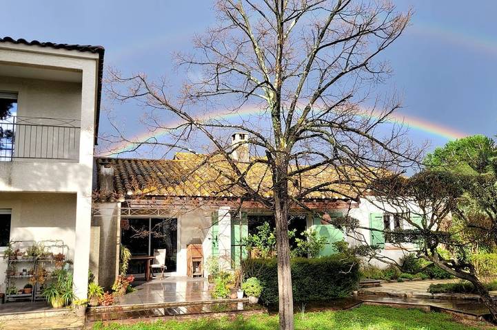 Location de vacances pour 9 personnes, avec jardin et balcon à Villetelle