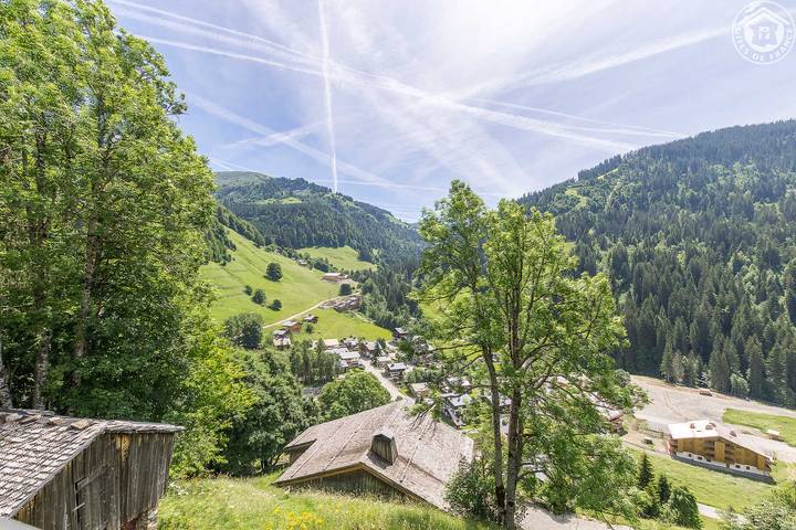 Gîte pour 12 personnes, avec terrasse à La Giettaz