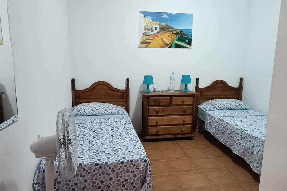 Room in a low 2 beds single shared house in Abades, Arico