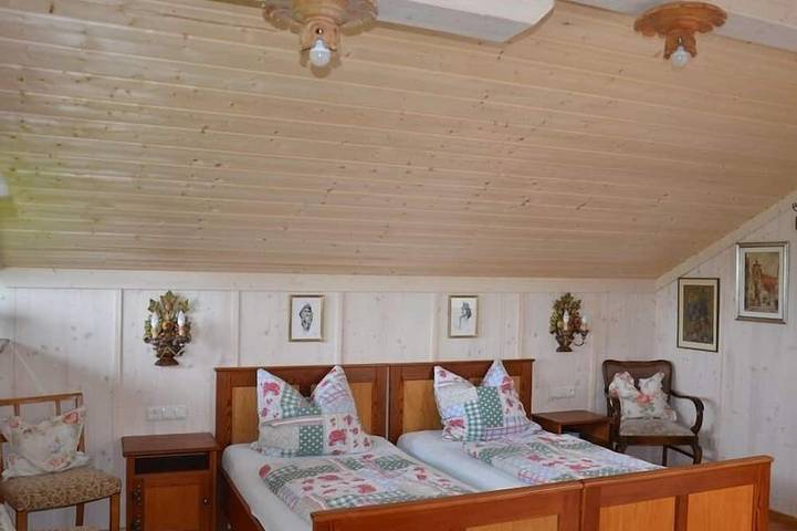 Ganze Wohnung, Ferienwohnung Hochries, Dachgeschoss, 48 qm in Bad Feilnbach, Alpenland Tegernsee Schliersee