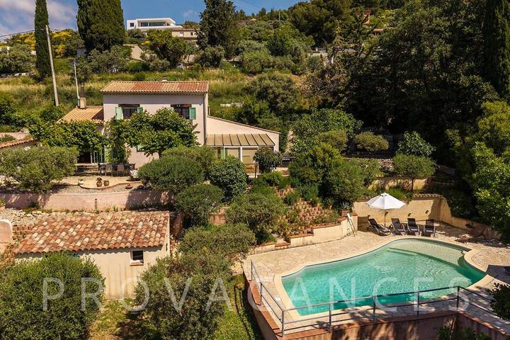 Maison de vacances pour 6 personnes, avec Balcon/Terrasse ainsi que Jardin et Piscine à Draguignan