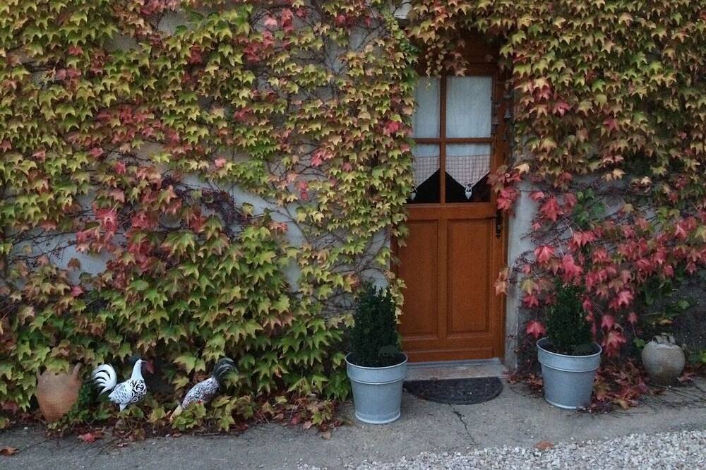 Chambre et table d'hôtes Le Verger near Sancerre, Guédelon, Loire by bike, A77 motorway in Léré, Bourges und Umgebung