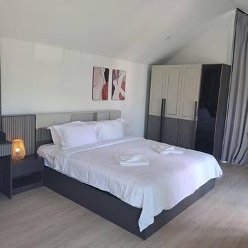 Location de vacances pour 2 personnes, avec jardin ainsi que balcon et vue dans Bang Tao Beach