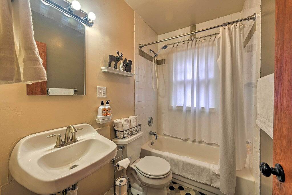 Charming Missoula House Near Downtown + Um! in Missoula, Lolo Nationalwald