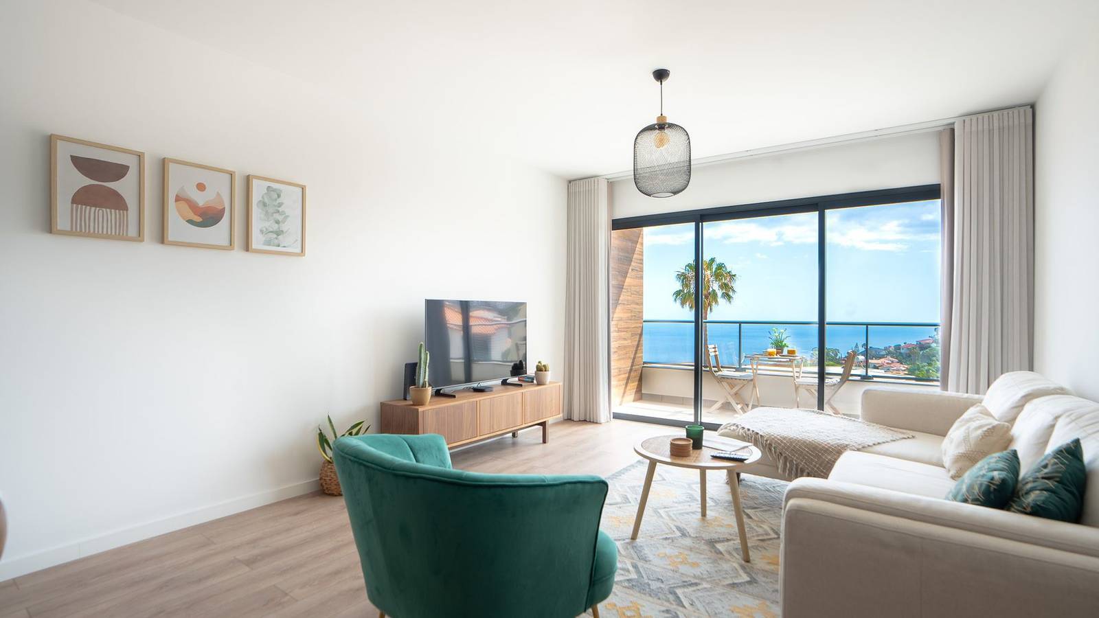 Ganze Wohnung, Ferienwohnung für 4 Personen mit Balkon in Caniço, Madeira