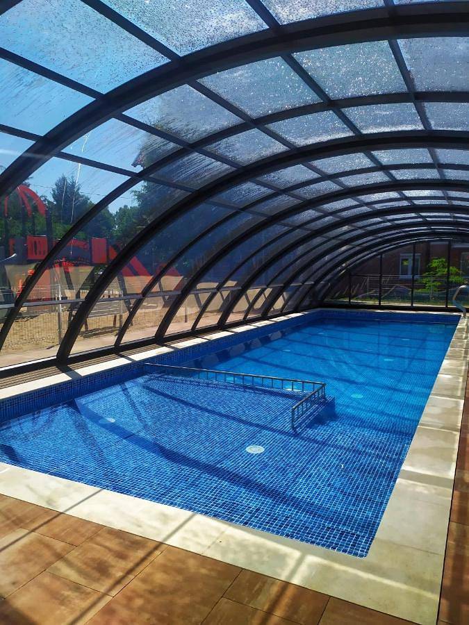 Apartament wakacyjny dla 4 osób, z balkon i basen w Sztutowo