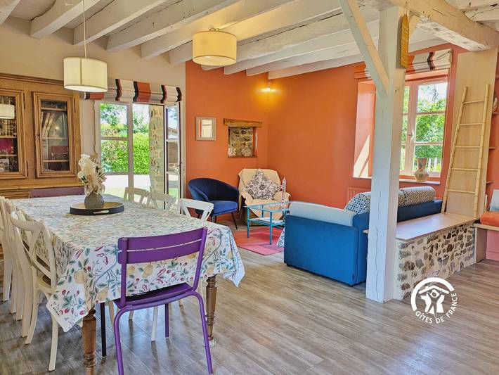 Gîte pour 7 personnes, avec Terrasse ainsi que Jardin et Piscine dans Mayenne - 3