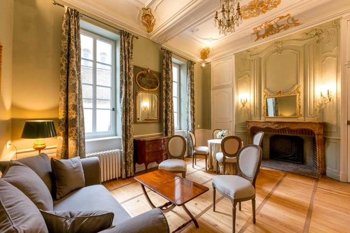 Gîte pour 7 personnes, avec Terrasse ainsi que Jardin et Vue dans Collegiale Notre Dame