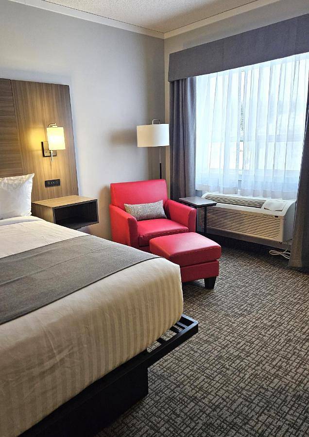 Hôtel pour 2 personnes, avec bassin pour enfant ainsi que piscine et vue