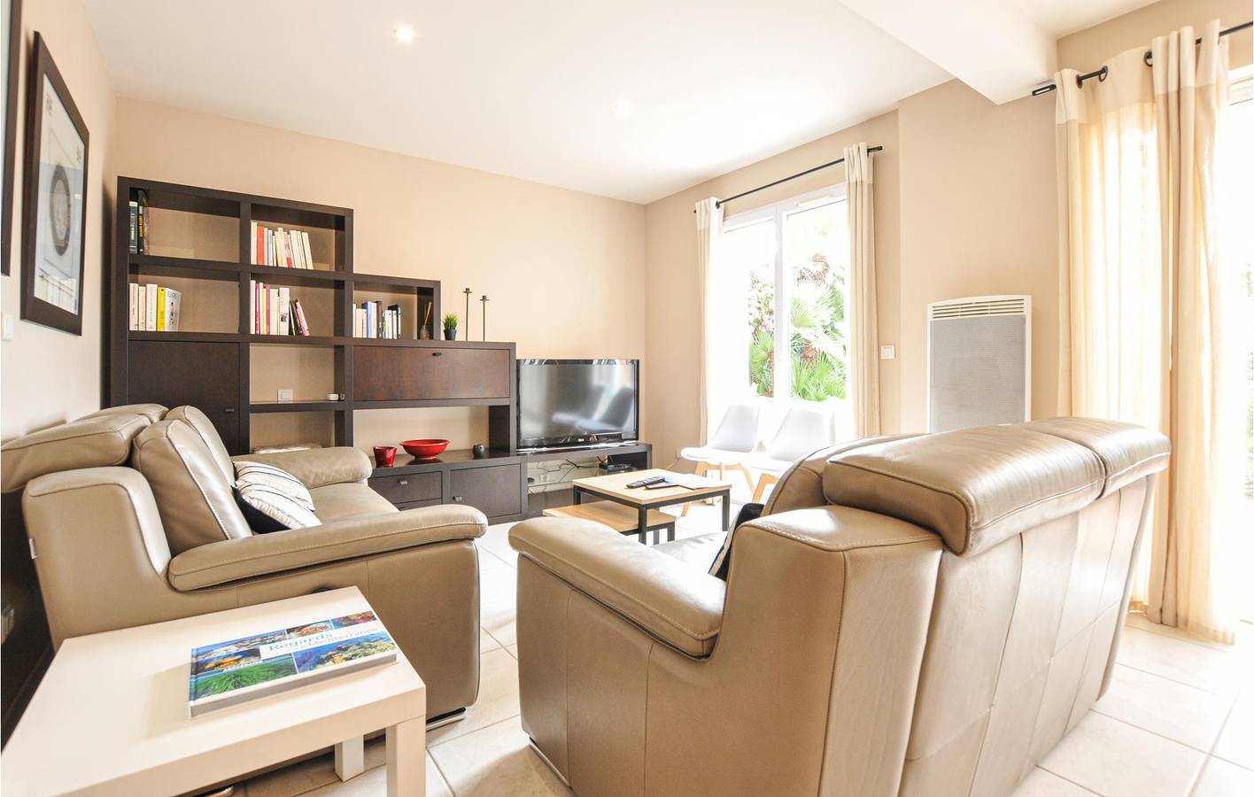 Sea-View Apartment with Parking, AC and Terrace in Le Lavandou, Toulon region