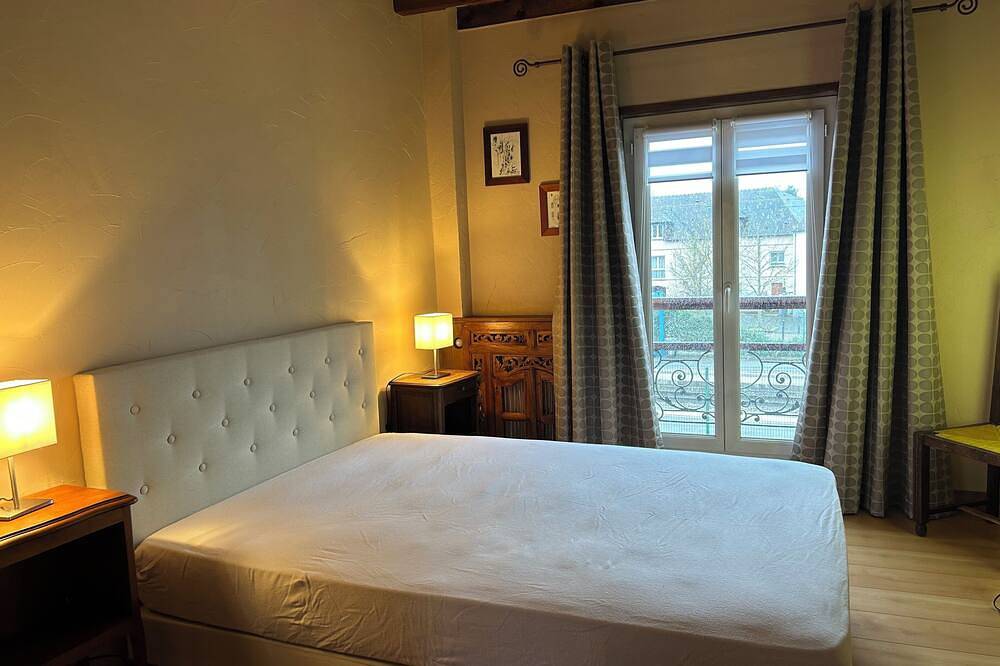 Appartement entier, Appartement 40m2 très proche centre-ville à 40mn Paris Montparnasse in Épernon, Région de Chartres