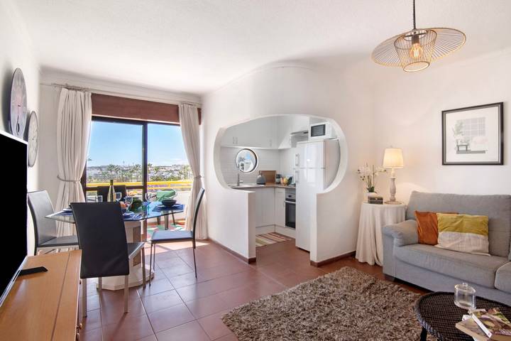 Apartamento inteiro, Apartamento 'Montechoro' com varanda e acesso Wi-Fi in Monte Choro, Albufeira e Olhos de Água
