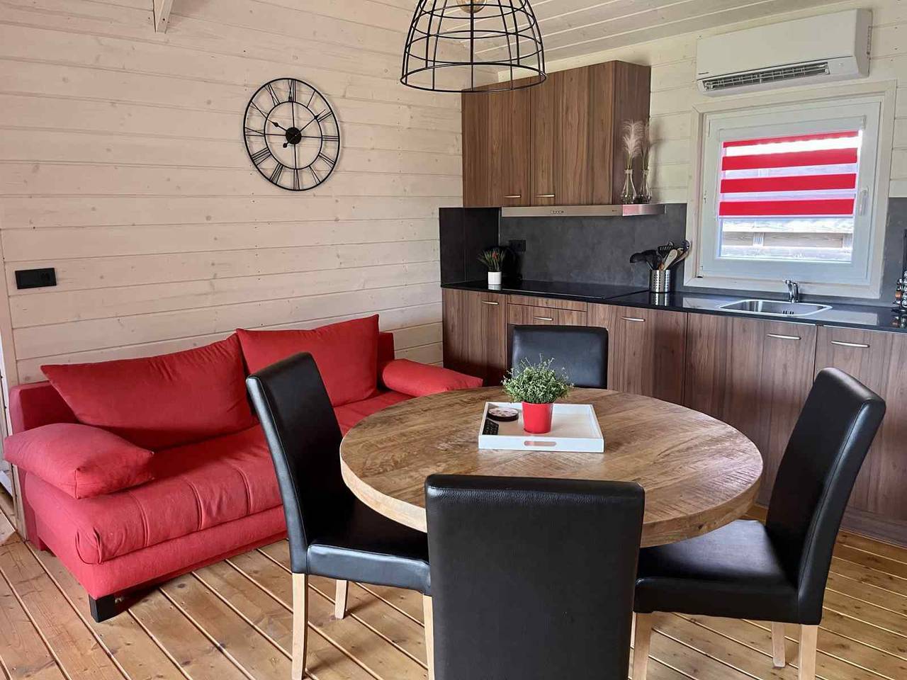 Freistehender 4-Personen-Bungalow in der Nähe des Nordseestrandes in Renesse in Noordwelle, Zeeuwse Kust