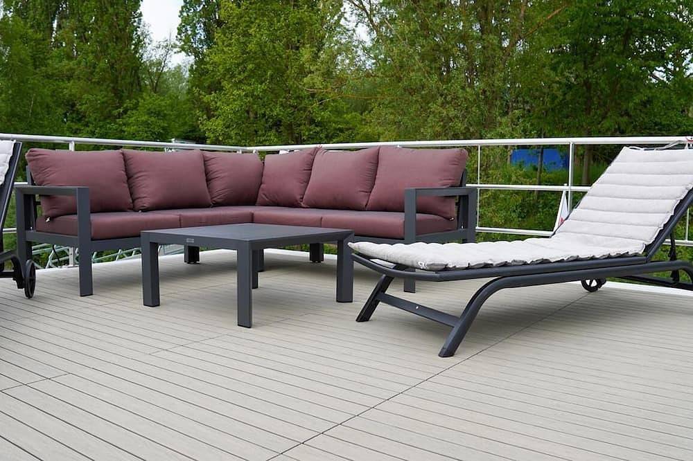 Floatinghouse Möwenschiss: Seeblick, Terrasse, Kaminofen und Natur in Höxter, Kreis Höxter