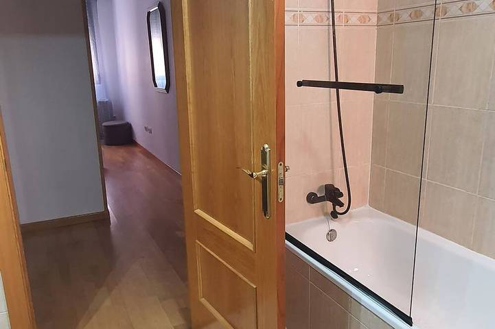 Ganze Wohnung, La Casa de Cloe | Terrasse, Büro, Gratisparkplatz, Haustiere erlaubt in Alcalá de Henares, Área Metropolitana de Madrid