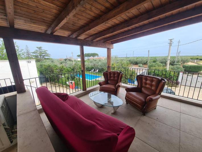Appartamento per 2 persone, con terrazza e panorama nonché giardino e piscina, con animali domestici in Provincia di Taranto