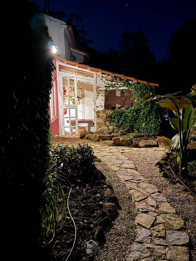 Nativo Natureza Pink Wood Cabin in Bárrio (Alcobaça), Leiria District