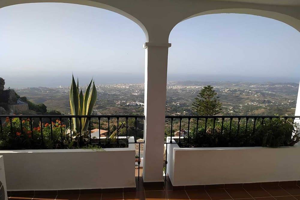 Entire apartment, Attractive Penthouse Apartment with the most fabulous uninterupted views. in Mijas Pueblo, Mijas