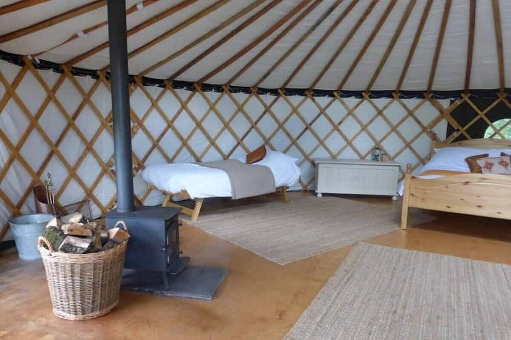 'Chestnut' Yurt in West Sussex countryside in Fernhurst, South Downs