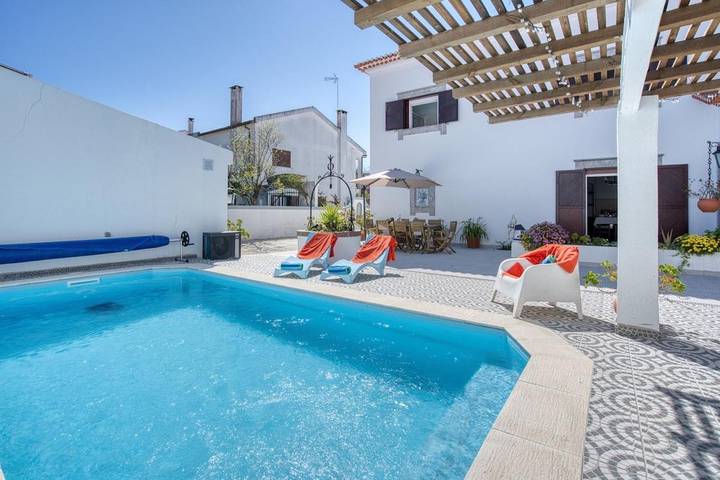 Location de vacances pour 6 personnes, avec terrasse ainsi que jardin et piscine dans Almeirim - 2