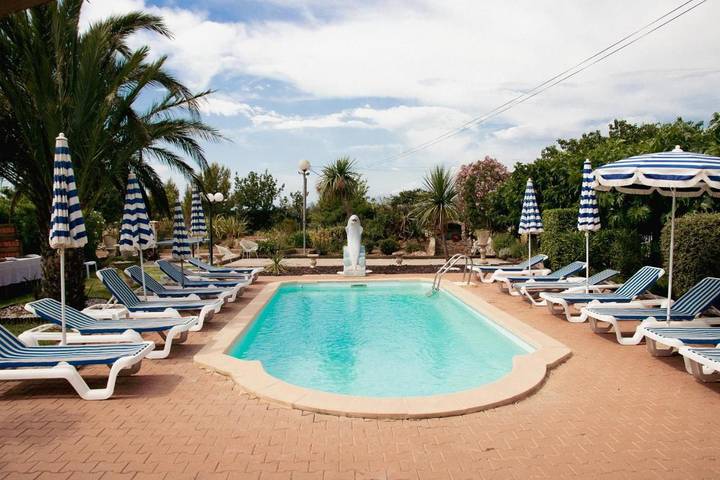 Gîte pour 4 personnes, avec piscine ainsi que vue et jardin à Rivesaltes - 3