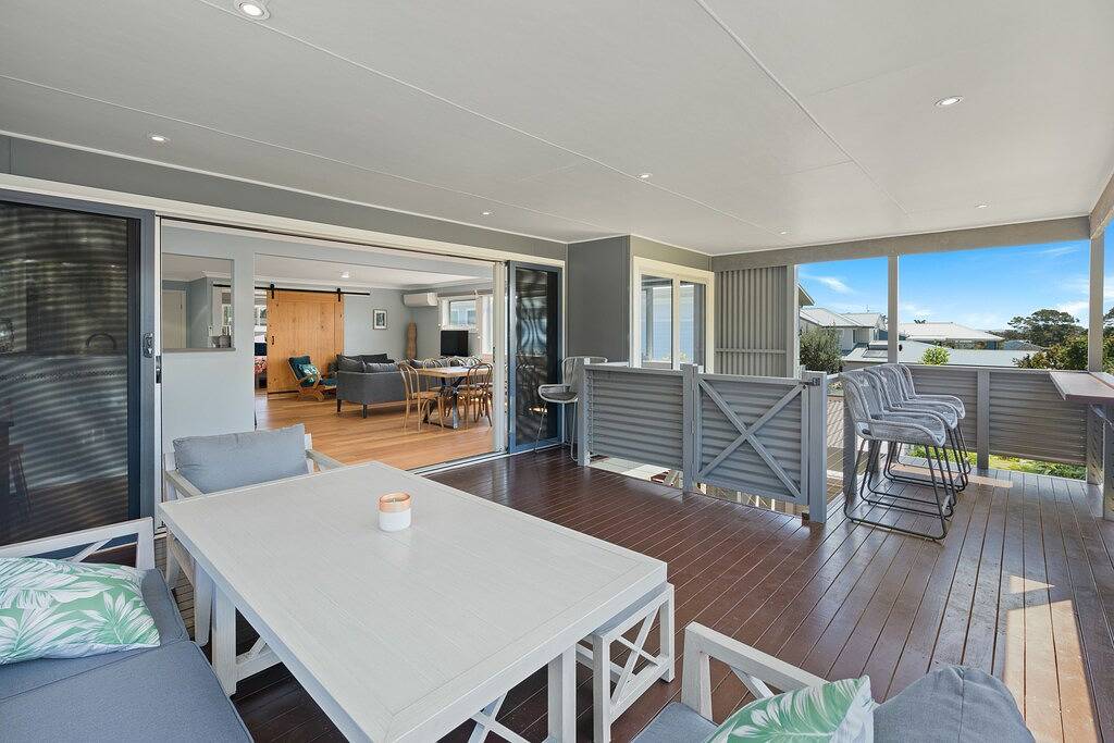 Penny's Hideaway - Ocean - Open Plan Modern Living in Currarong, Jervis Bay