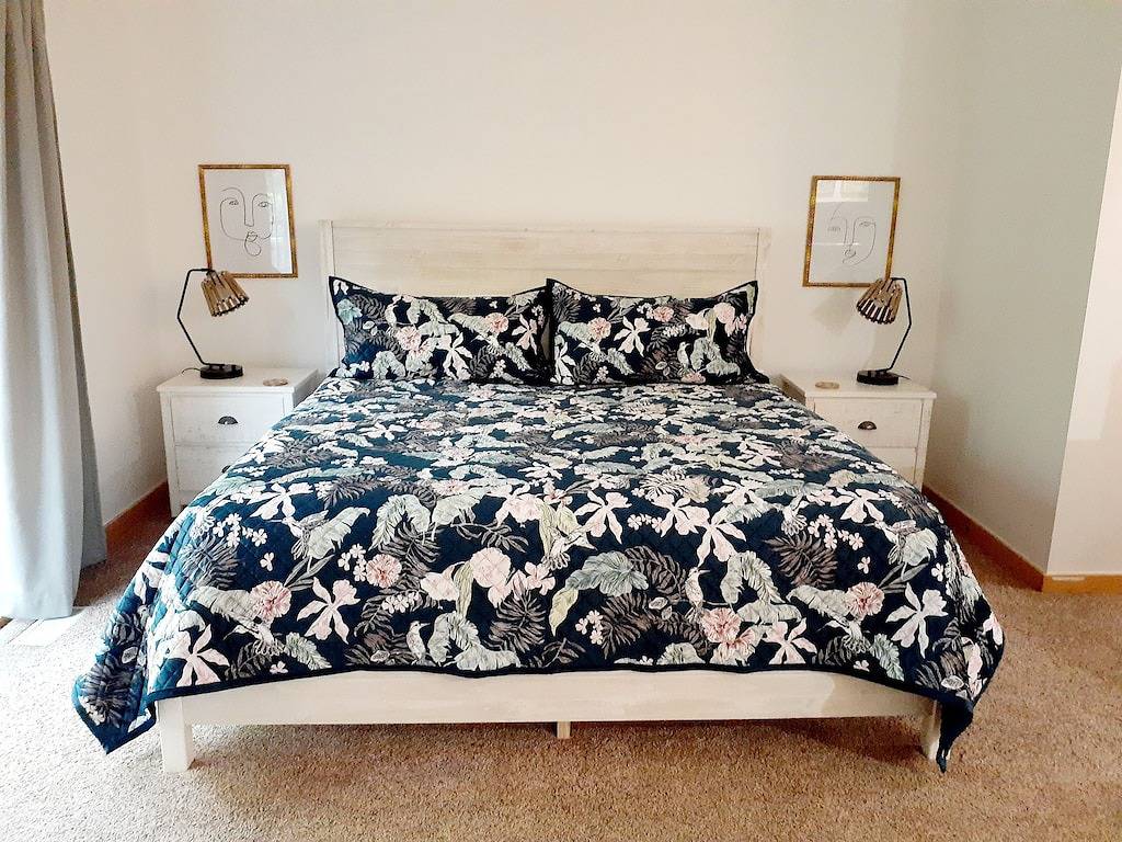 Rest In The Forest Recently Remodeled Villa Walking Distance From Starved Rock in Starved Rock State Park