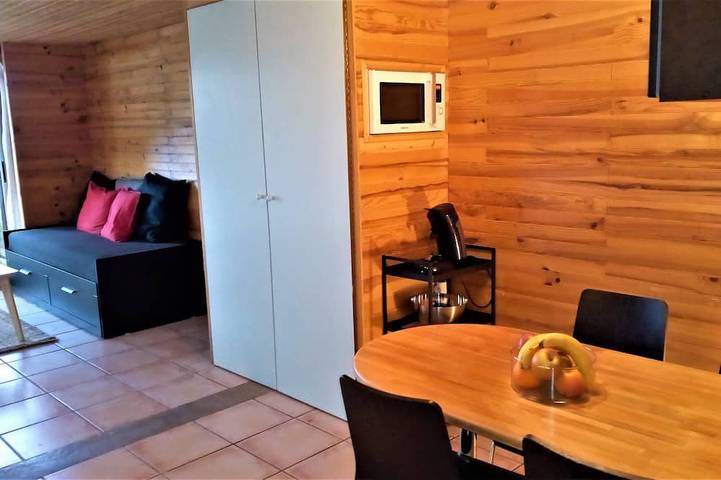 Ganze Wohnung, Air-Conditioned 32sqm Studio with Spacious Terrace & Breathtaking Lake Views in Liausson, Lodève und Umgebung