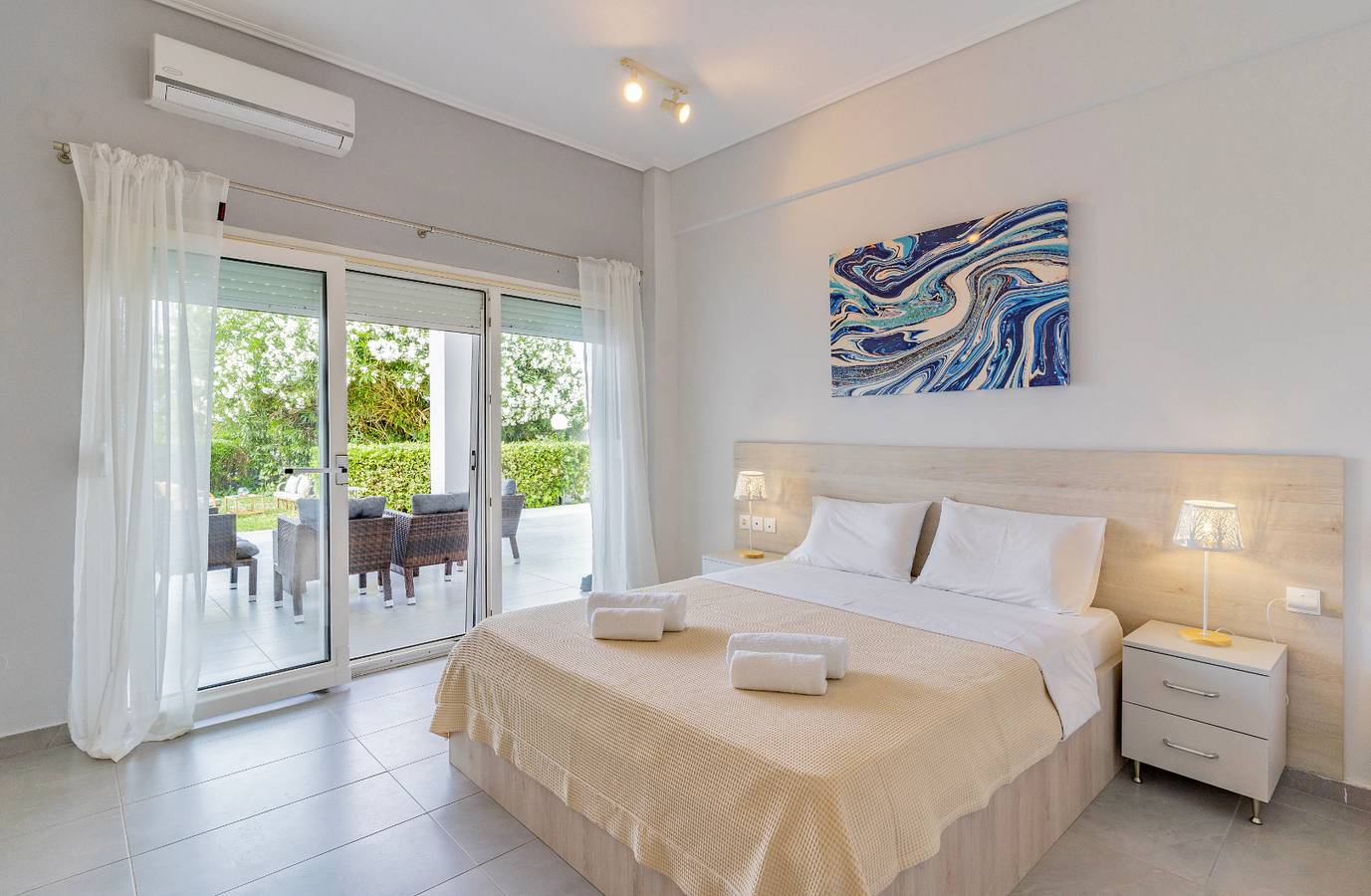 Seashell: Sunny beachfront home in Nea Fokea, Cassandra