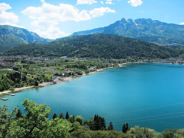 Ganze Wohnung, Gemütliches Apartment mit Parkplatz, Terrasse & WiFi - Nähe Strand & Restaurants in Caldonazzo, Caldonazzosee