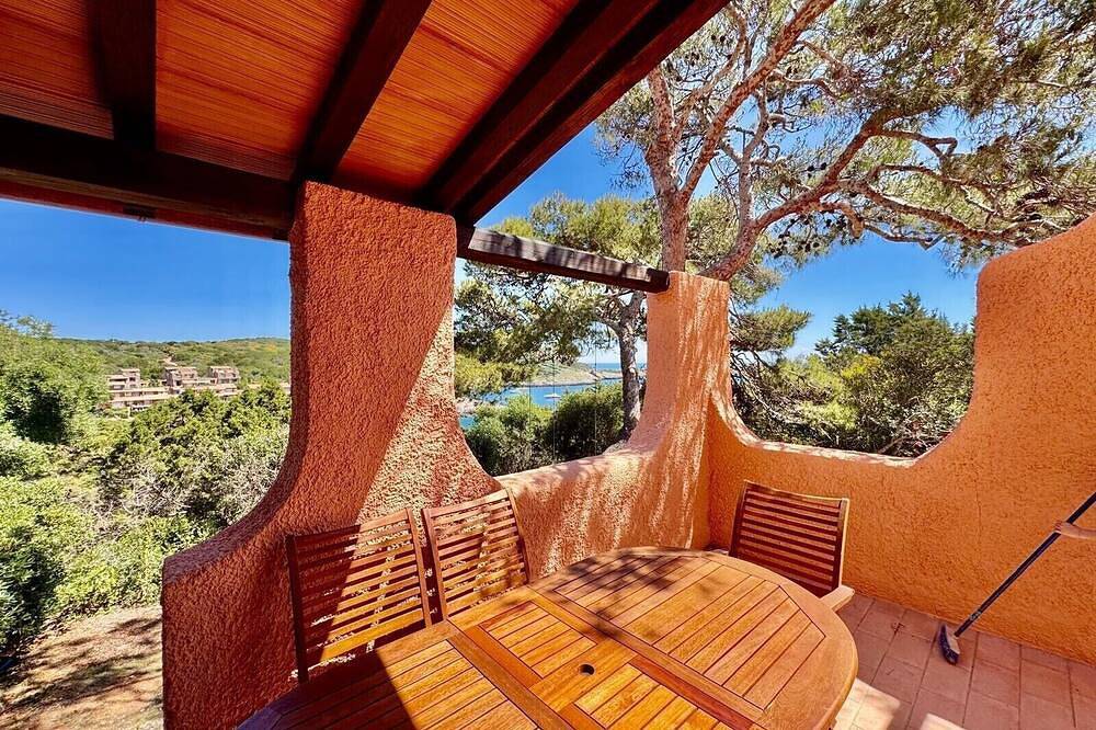 Giannutri Island: house with private garden and access to the sea in Isola del Giglio